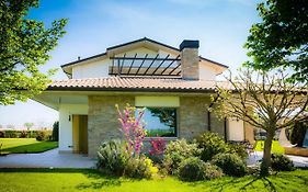 B&B Beauty House